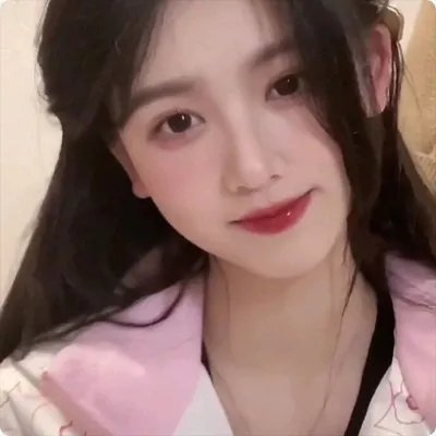 镜中的女孩
